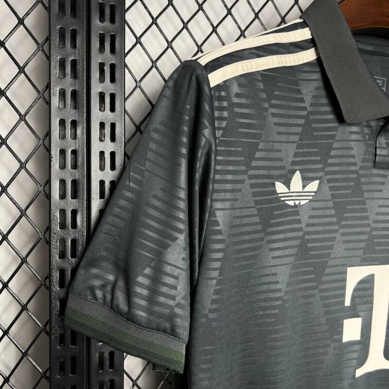Bayern Munich Oktoberfest Jersey 2024/2025 (Fan Version) - Image 7