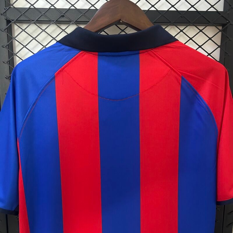 Barcelona Home Jersey 2001/2002 (Retro) - Image 2