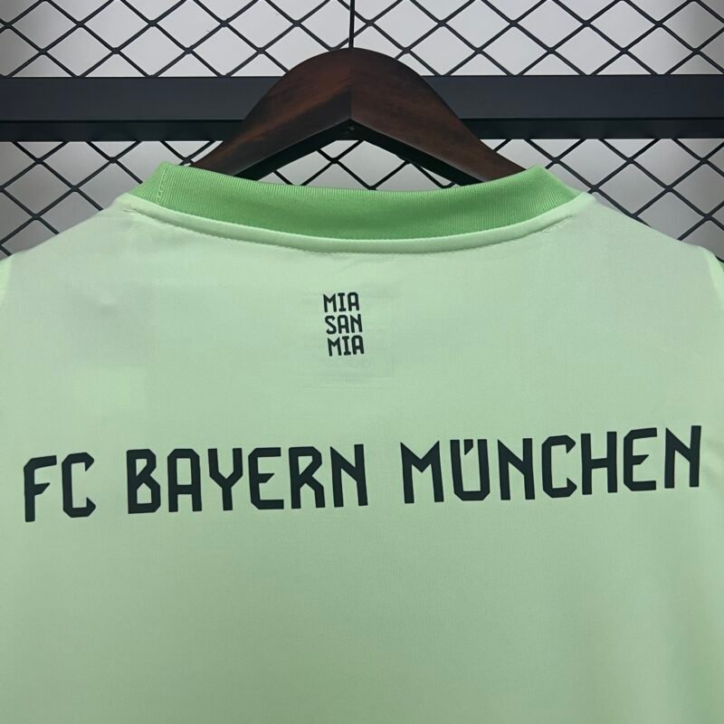 Bayern Munich Goal Keeper Jersey 2025-2026 (Fan Version) - Image 4